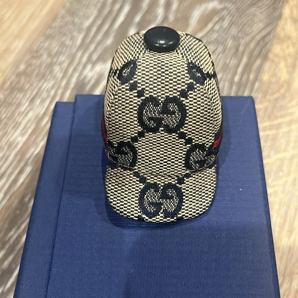 GUCCI baseball cap charm - Picture 2 of 5